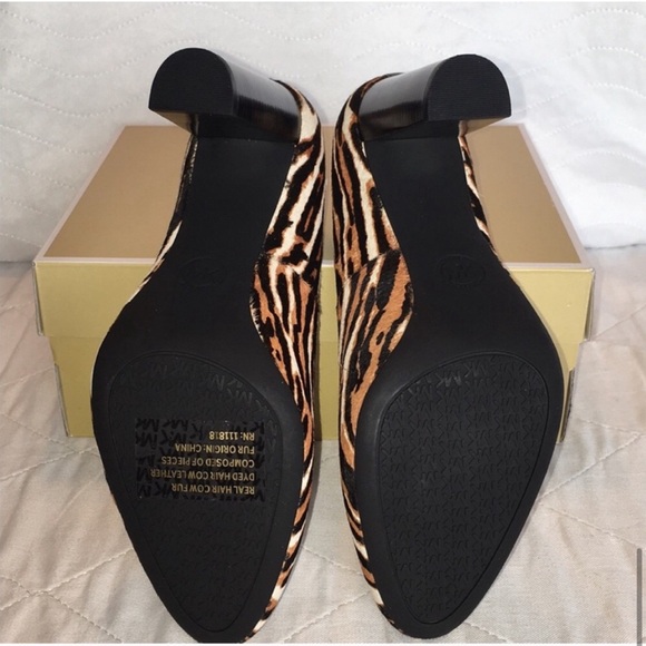 Michael Kors Flex Pump Dark Camel Size 8 NWT - Picture 11 of 15